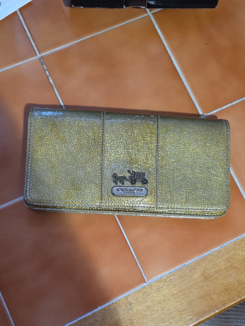 COACH GOLD METALLIC CLUTCH (REHAB PROJECT)